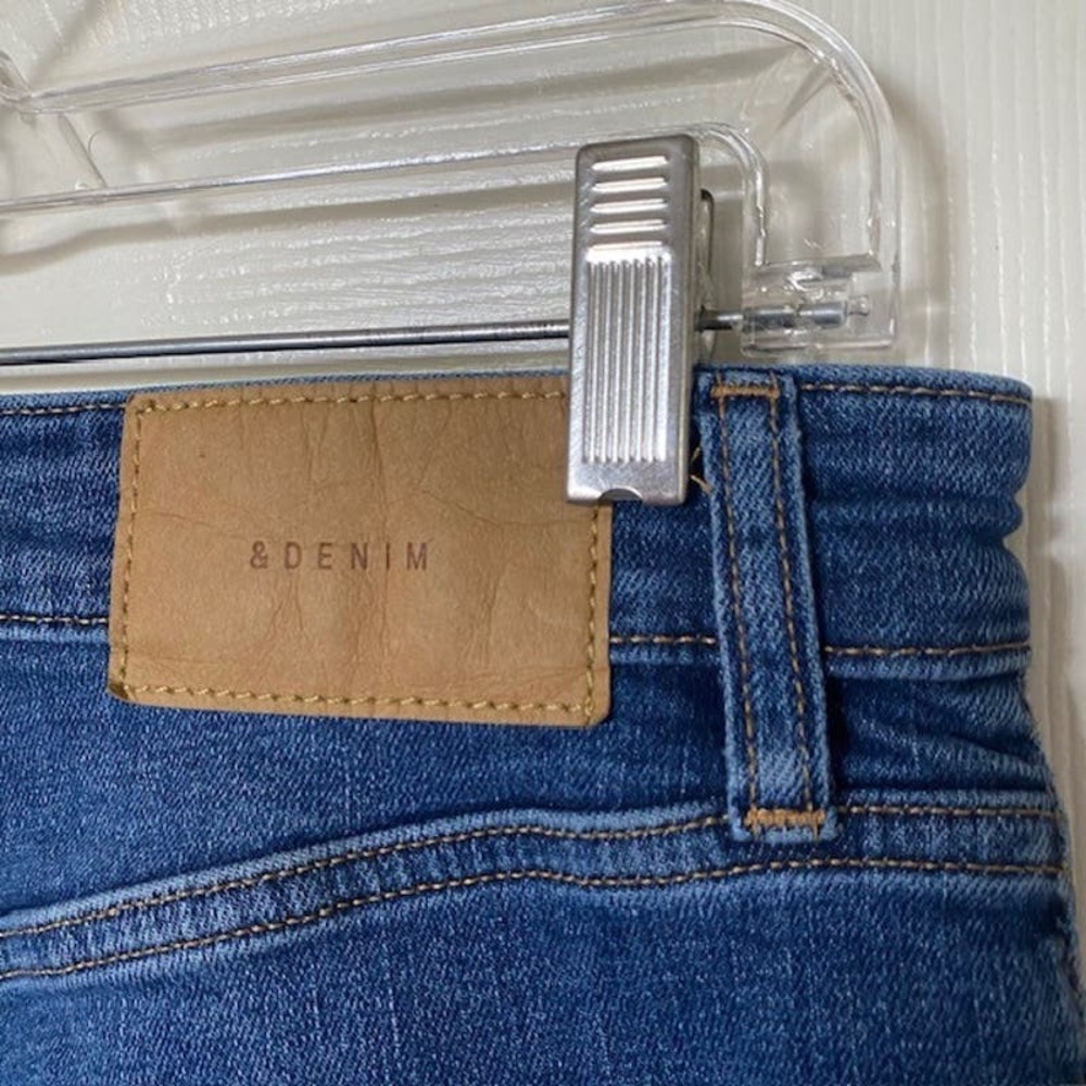& Denim Mom Jeans Women's 8 Blue Straight Leg High‎ Rise Button Fly - Picture 6 of 10